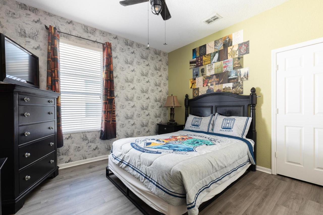 Windsor Hills Resort! 2 Miles To Disney! 6 Bedroom With Private Pool & Spa Holiday home